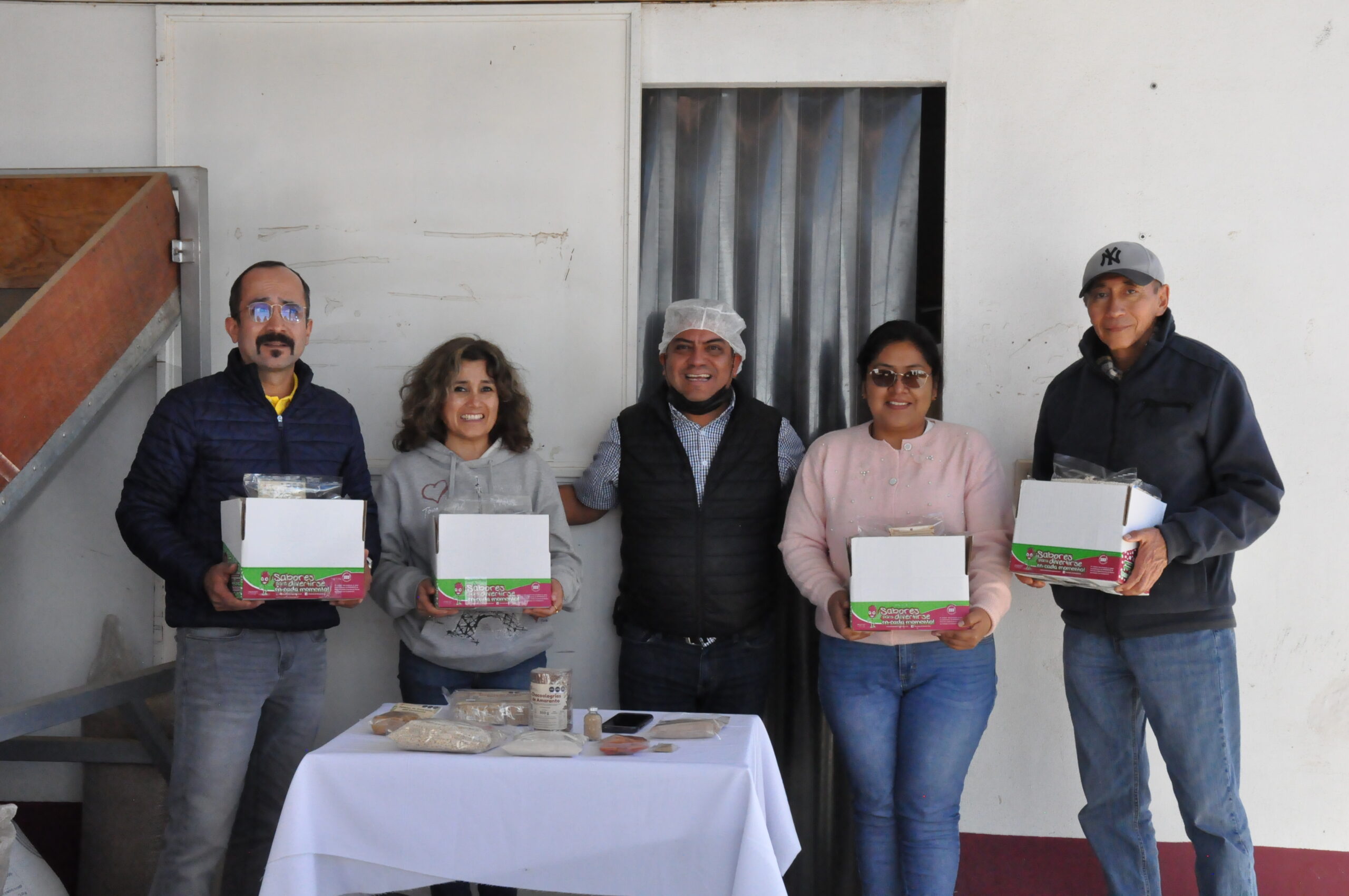 Investigadores del CIIDIR visitan la fabrica de amaranto en Oaxaca